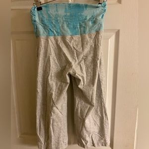 Comfy Old Navy capri yoga pants with tie dye waist band
